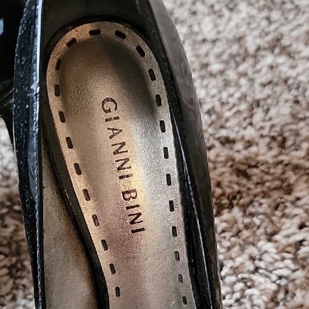 Gianni Bini Glossy Black Heels - Picture 2 of 4